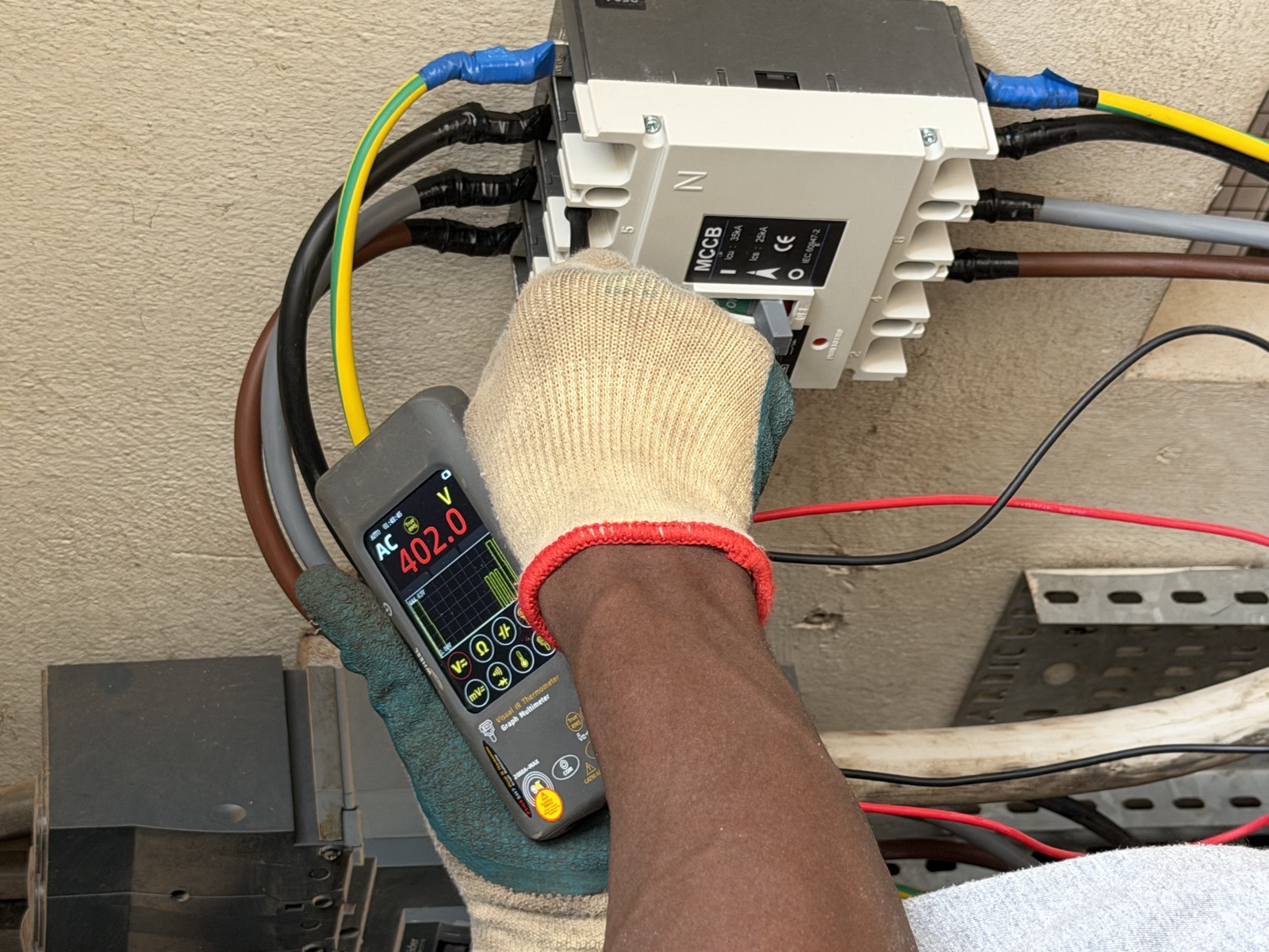 Mesure de tension sur un disjoncteur